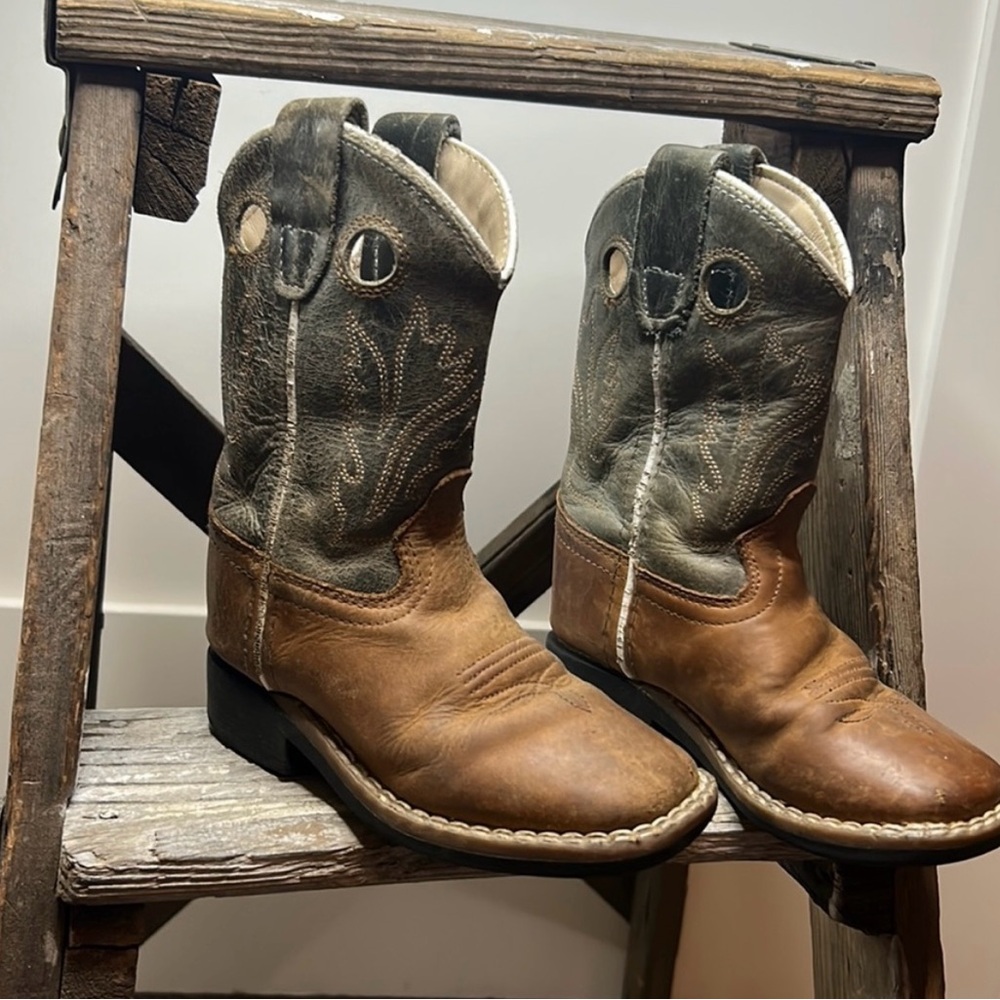 Toddler boys boots. Size 7.0 D